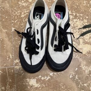 Vans Kids Sneakers in Black and White Canvas